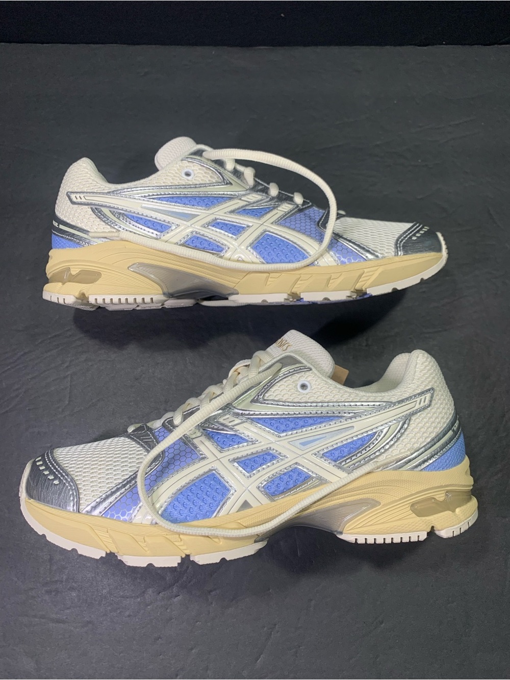 ASICS Gel-DS Trainer 14 Ivory Blue Silver Size Women’s -8  or Men 6.5